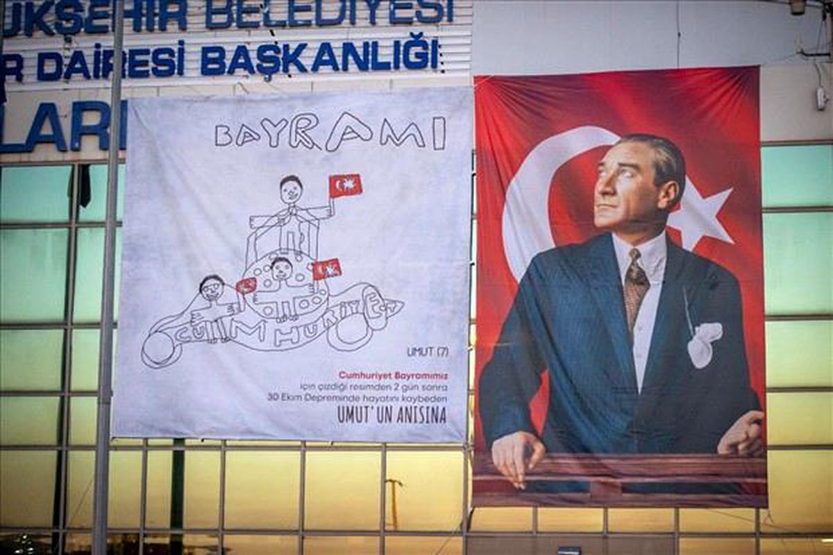 'Senin hayallerini, umutlarını enkaz altında bırakan bu sistemi değiştireceğiz'