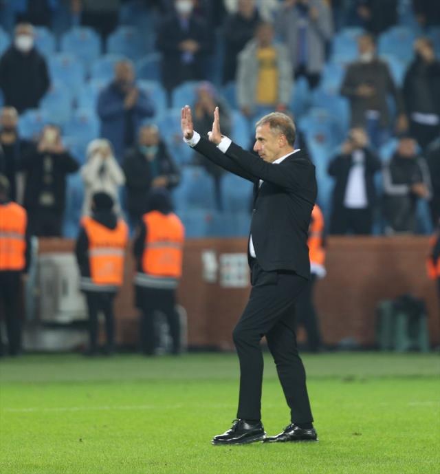 Trabzonspor Teknik Yöneticisi Abdullah Avcı, maç sonunda duygusal anlar yaşadı