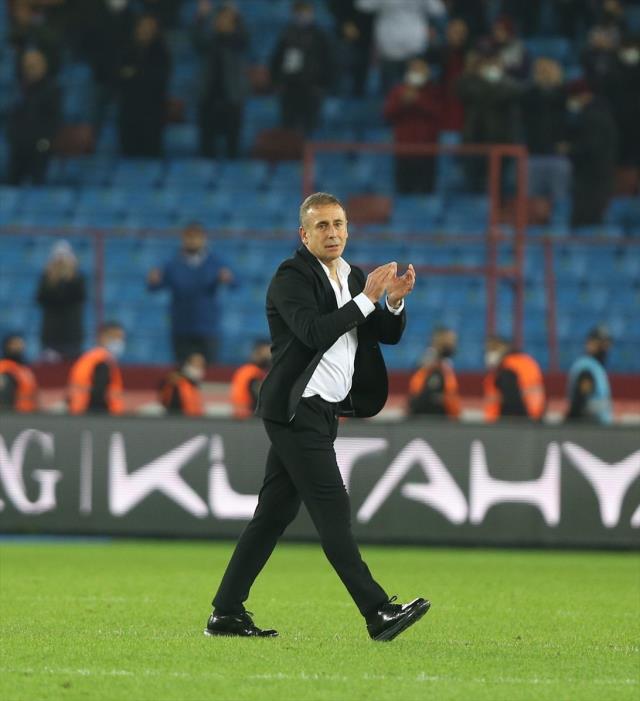 Trabzonspor Teknik Yöneticisi Abdullah Avcı, maç sonunda duygusal anlar yaşadı