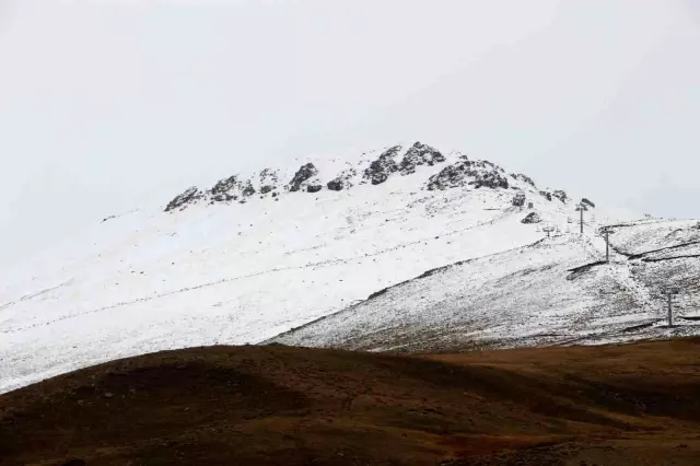 Yollar buz pistine döndü, onlarca tır mahsur kaldı