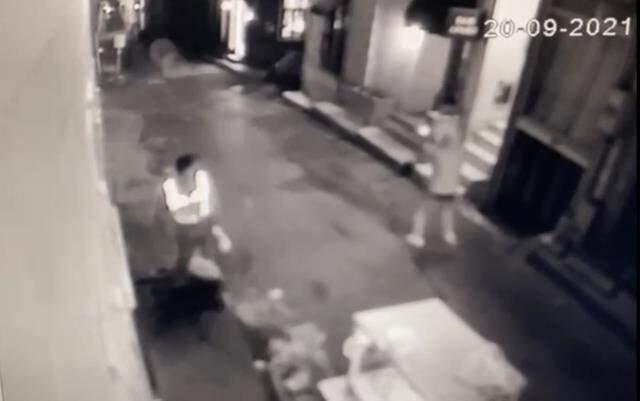 Börek yerken çatışmanın ortasında kaldılar! İstanbul'da korku dolu dakikalar