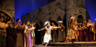 İstanbul Devlet Tiyatrosu AKM'deki sahnesini 'Uçmak-Hezarfen Ahmed Çelebi' oyunuyla açtı