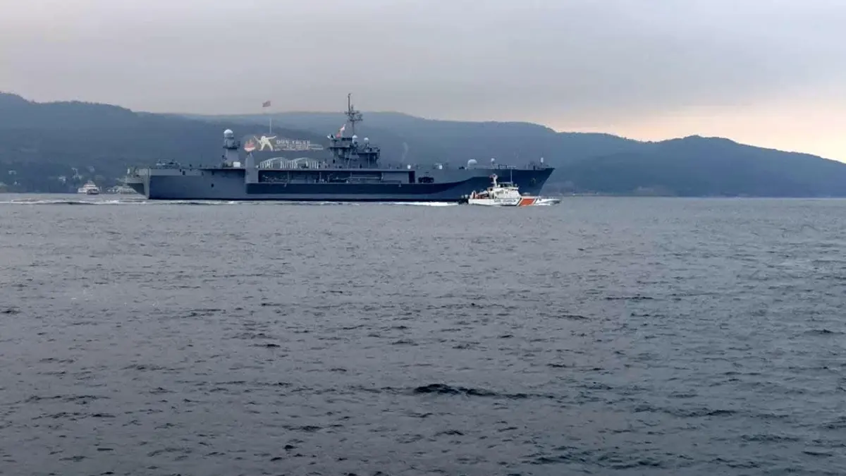 ABD savaş gemisi Çanakkale Boğazı'ndan geçti