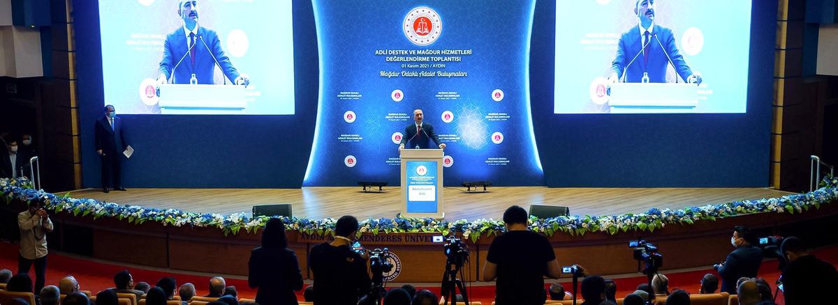 BAKAN GÜL: HUKUK, SESİ DAHA ÇOK ÇIKANIN DEĞİL, HAKLI OLANIN YANINDADIR