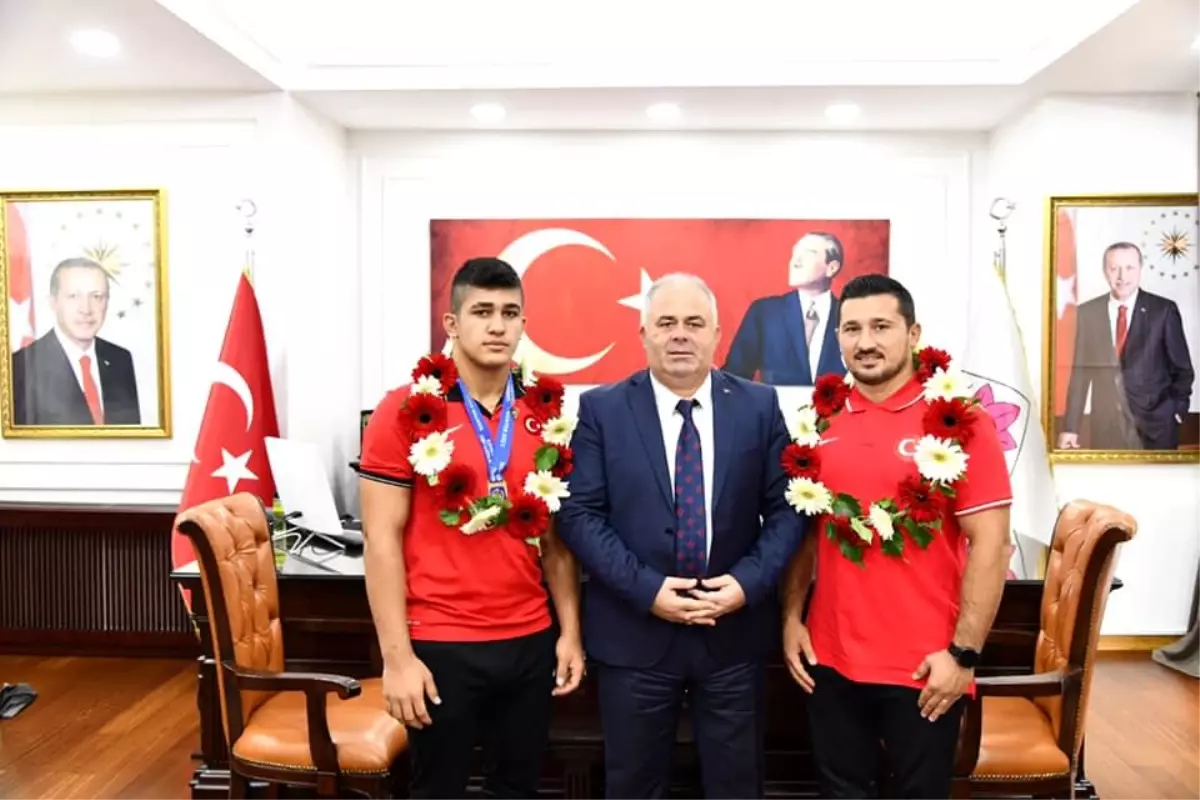 BAŞKANIMIZ MESUT ÜNER'İN BÜYÜK GURUR TABLOSU