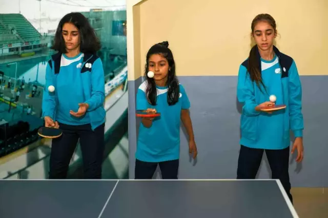 Esenyurtlu çocuklar, masa tenisi kursunda hem eğleniyor hem sosyalleşiyor