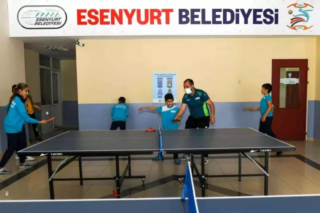 Esenyurtlu çocuklar, masa tenisi kursunda hem eğleniyor, hem de sosyalleşiyor