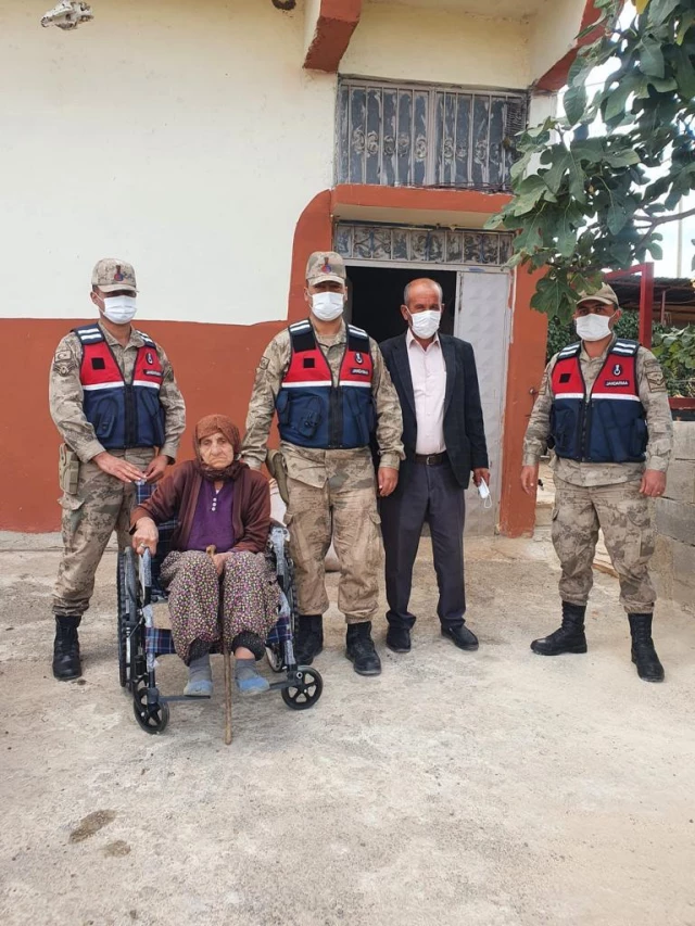 Son dakika gündem: Kilis İl Jandarma Komutanlığı 3 engelliye tekerlekli sandalye hediye etti