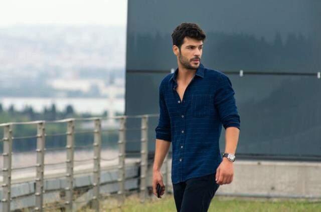 'Survivor' yarışmasıyla tanınan Damla Can, sevgilisiyle samimi bir şekilde görüntülendi