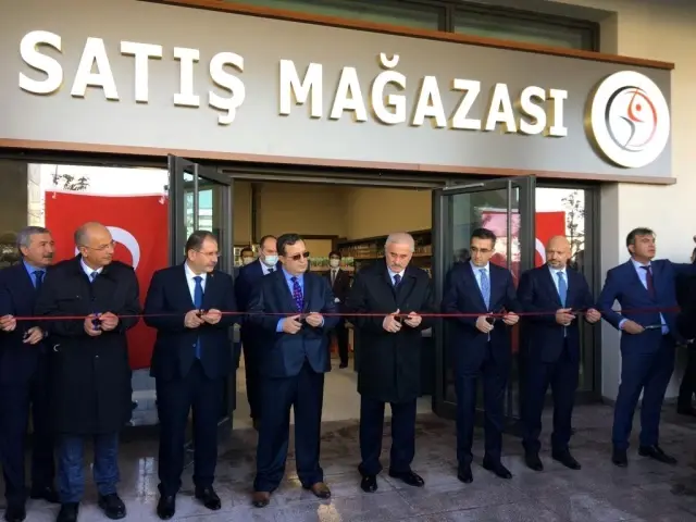 Yargıtay Başkanı Akarca, İşyurtları Kurumu satış mağazasının açılışına katıldı