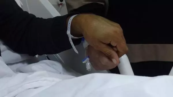 17 yıllık kocasını böbreğiyle hayata bağladı