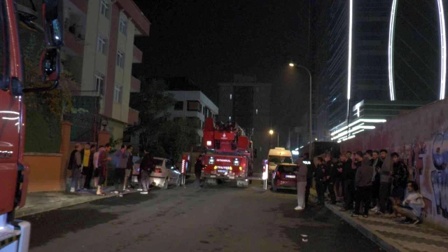 Son dakika haber: Ataşehir'de 5 katlı özel yurtta yangın çıktı, öğrenciler sokağa döküldü