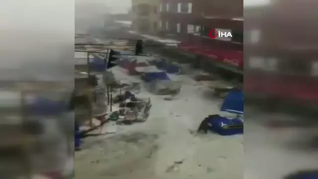Son dakika... Bolivya'yı şiddetli dolu fırtınası vurduSokakları sel bastı, büyük maddi hasar meydana geldi