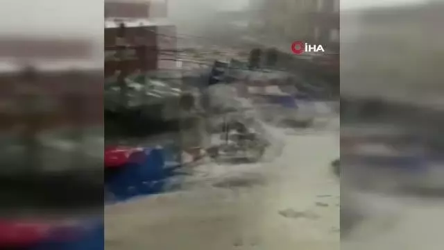 Son dakika... Bolivya'yı şiddetli dolu fırtınası vurduSokakları sel bastı, büyük maddi hasar meydana geldi