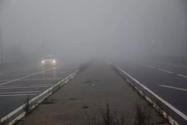 Bolu Dağı'nda sis ulaşımda aksamalara neden oldu