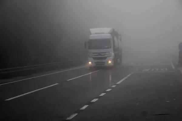 Bolu Dağı'nda sis ulaşımda aksamalara neden oldu