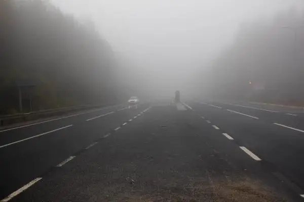 Bolu Dağı'nda sis ulaşımda aksamalara neden oldu