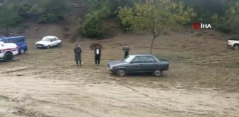 Son dakika haber | Cenazeye giden araçlar çamura saplandı, vatandaşlar kurtarmak için seferber oldu