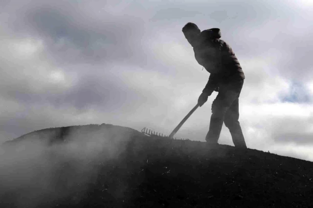 Mevsimlik kömür işçilerinin zorlu mesaisi