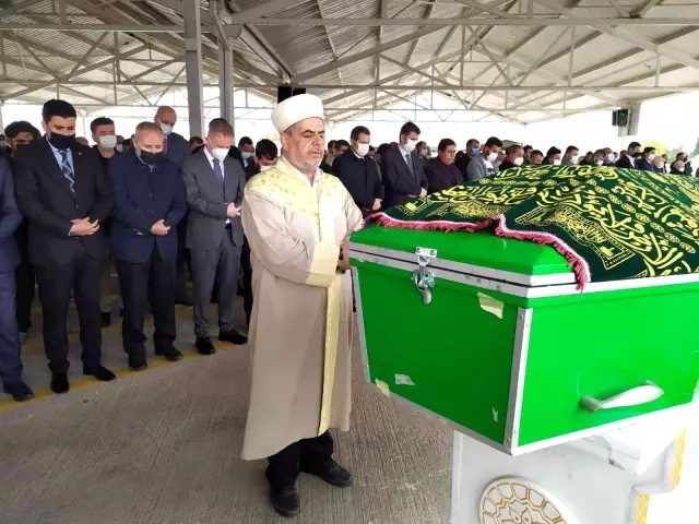 Gaziantepli gazeteci, hem babasını hem kardeşini korona virüsten kaybetti