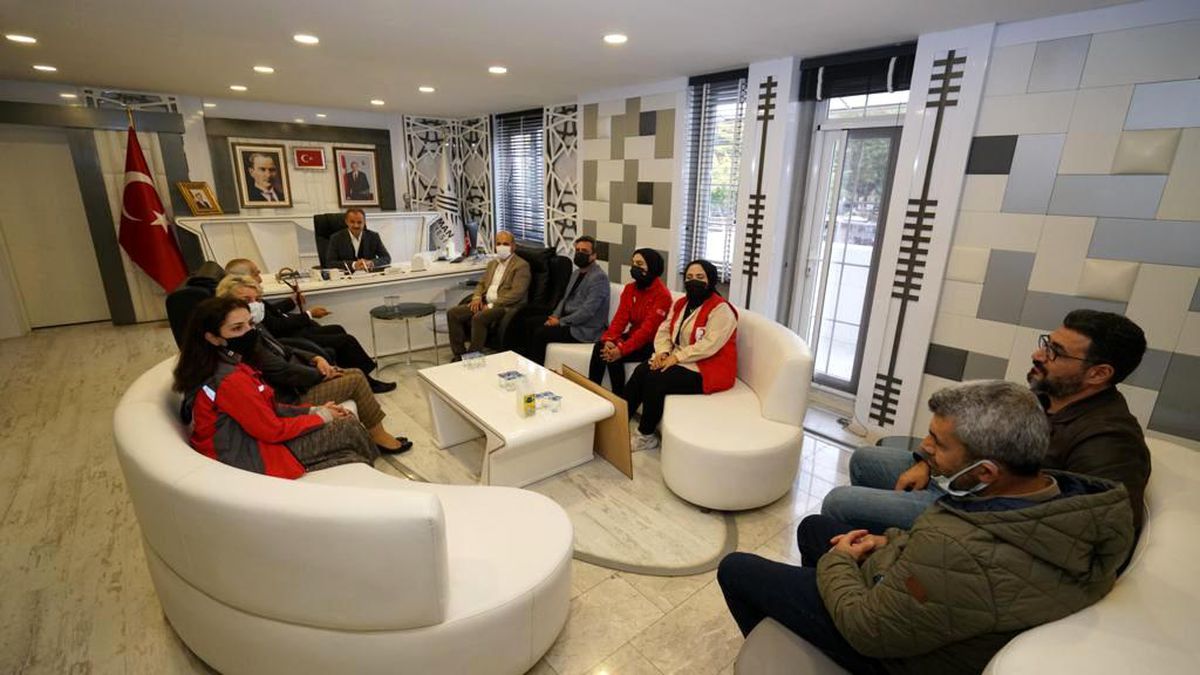 KIZILAY YÖNETİCİLERİ VE GÖNÜLLÜLERİNDEN, BAŞKANIMIZA ZİYARET