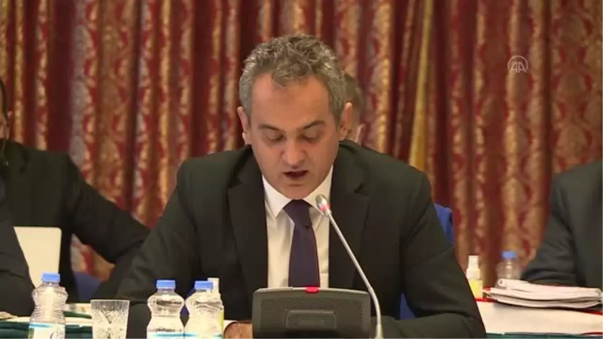 Milli Eğitim Bakanı Özer: 'En az iki doz aşı olmuş ve antikor oluşturmuş öğretmen oranımız yüzde 92'ye ulaşmıştır'