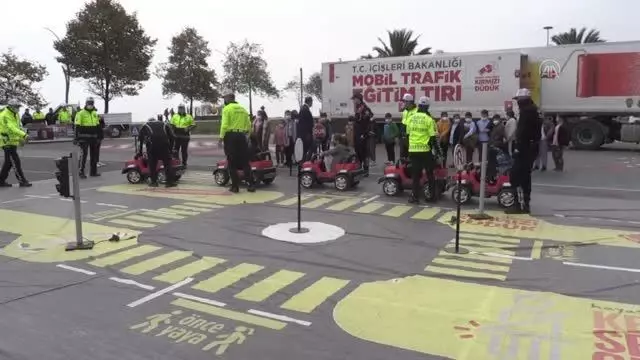 Öğrencilere Mobil Trafik Eğitim Tırı nda eğitim verildi