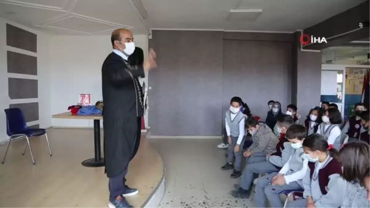 Öğrencileri mest eden illüzyon gösterisi