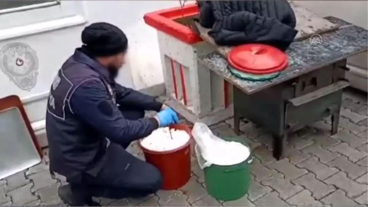 Peynir bidonlarının içine yerleştirilmiş 5 kilo 890 gram kubar esrar bulundu
