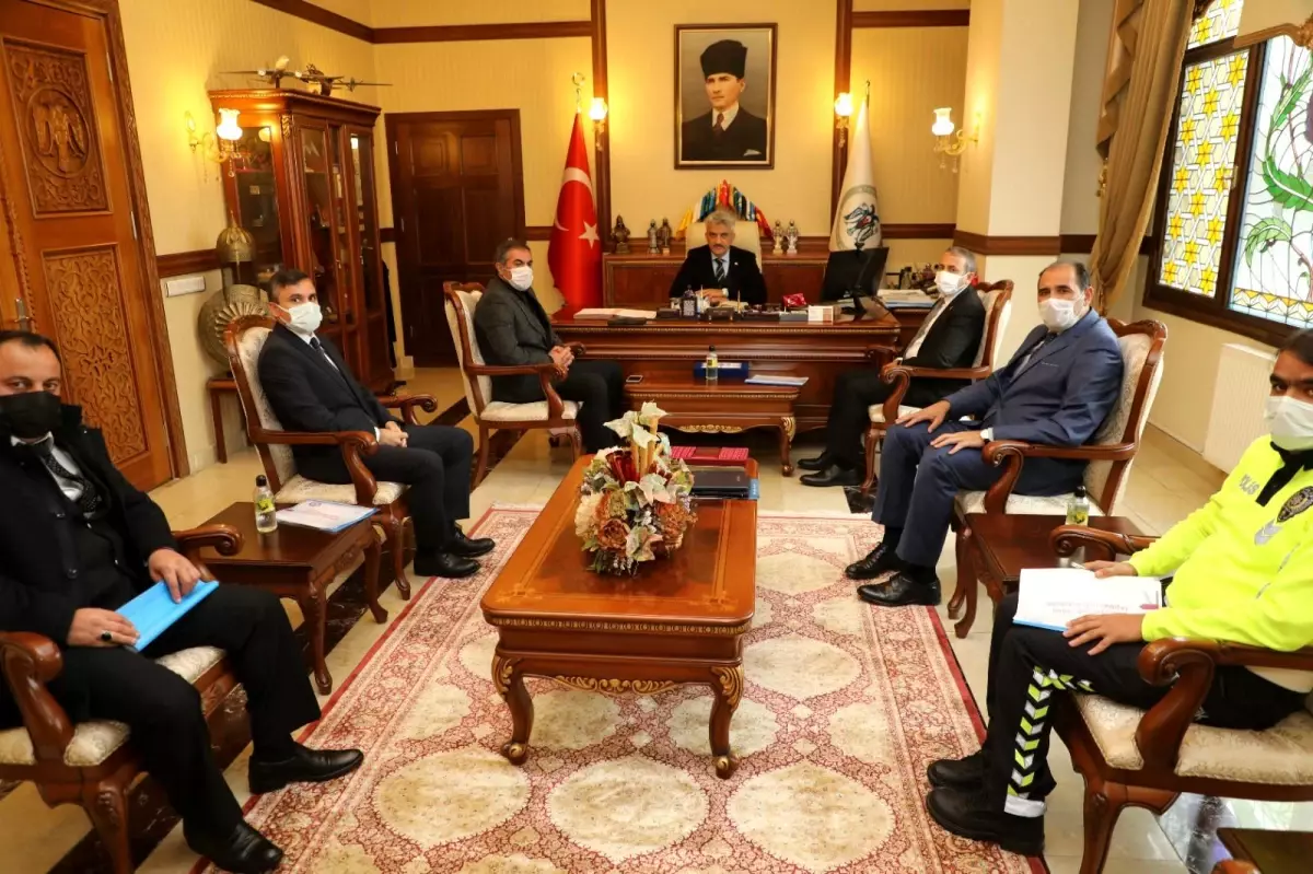 Sayın Valimiz, Makamında Misafirlerini Kabul Etti