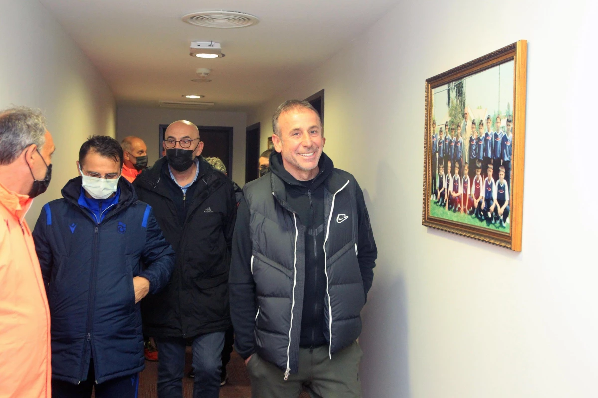 Trabzonspor Teknik Direktörü Avcı'dan Özkan Sümer Futbol Akademisi'ne ziyaret