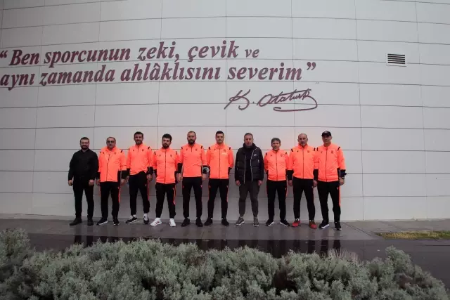 Trabzonspor Teknik Direktörü Avcı'dan Özkan Sümer Futbol Akademisi'ne ziyaret