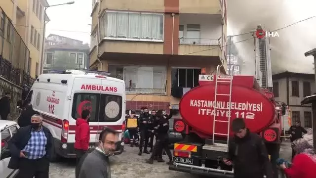 Yabancı uyruklu ailenin yaşadığı iki katlı ahşap ev yandı: 3 yaralı