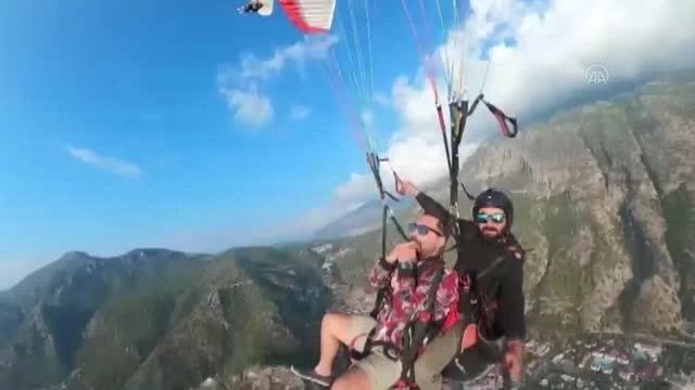 ZONGULDAK - Kız arkadaşına yamaç paraşütünde sürpriz evlilik teklifi yaptı