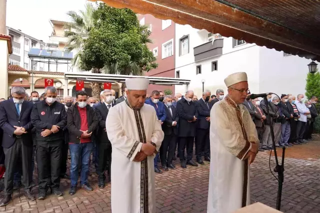 Son dakika haberleri! Bakan Soylu, selde kaybolanlar için kılınan gıyabi cenaze namazı törenine katıldı
