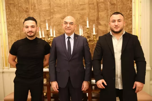 Büyükelçi Ceyhun, Avusturya'daki terör saldırında yaralanan polise yardım eden Türklerle görüştü