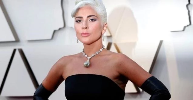 Lady Gaga, çırılçıplak pozuyla tekrar olay oldu