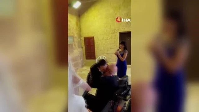 Engelli baba, kızını tekerlekli sandalyeyle damada teslim etti