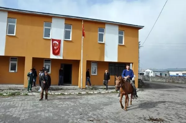 KARS'TA KÖPEK VE ATLARA MİKROÇİP TAKILIYOR
