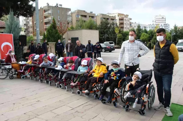 Mardin'de engelli vatandaşlara 28 adet akülü sandalye dağıtıldı