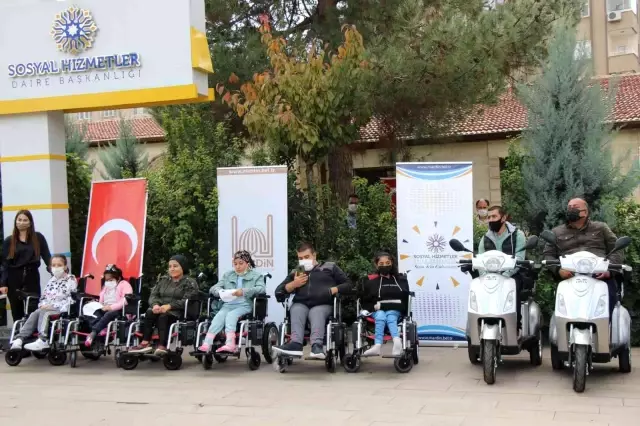 Mardin'de engelli vatandaşlara 28 adet akülü sandalye dağıtıldı