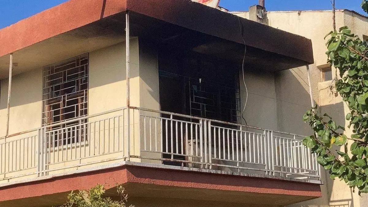 Mersin'de yangın çıkan evde hasar oluştu