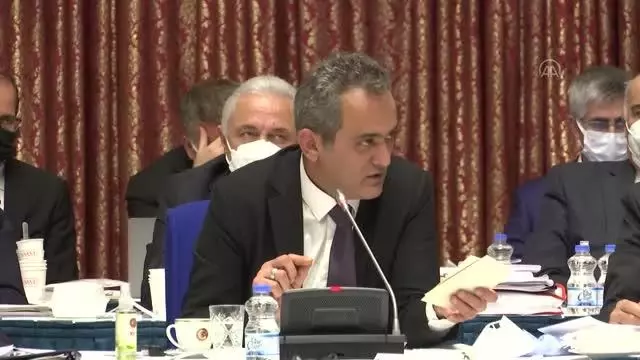 Son dakika haberleri... Milli Eğitim Bakanı Özer: MEB'i dernekler ve vakıflar yönetmiyor, biz yönetiyoruz 