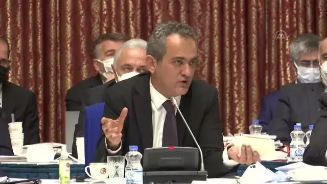 Son dakika haberleri... Milli Eğitim Bakanı Özer: MEB'i dernekler ve vakıflar yönetmiyor, biz yönetiyoruz 