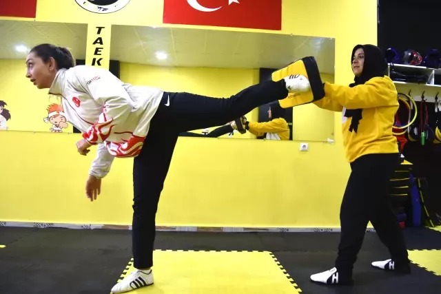 Milli sporcu Büşranur, Kars'ta kendisi gibi şampiyonlar yetiştiriyor