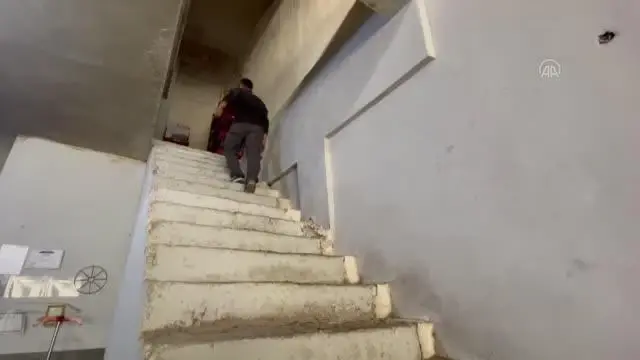 Motor ustası, iş yerinin ikinci katını güvercinlerine tahsis etti
