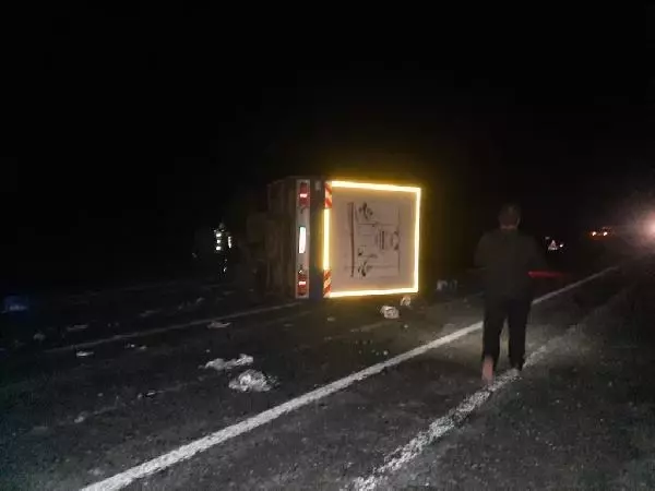 Muğla'da otomobil ile kamyon çarpıştı: 2 yaralı