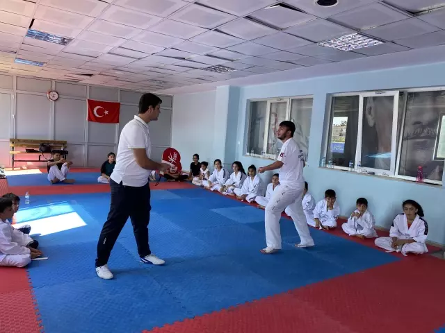 Para tekvandocu Samet, adını dünyaya duyurmak istiyor