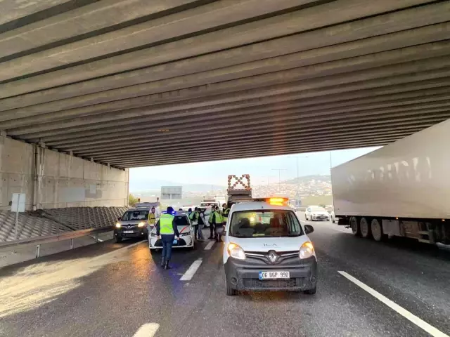 Sancaktepe'de tır kamyona arkadan çarptı: 1 yaralı