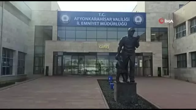 Sosyal medyadan ulaştıkları 43 kişiyi 479 bin 457 TL dolandırdılar